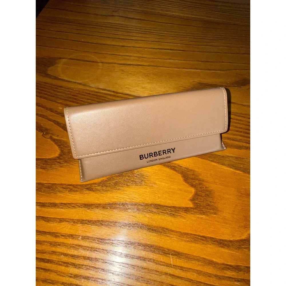 Burberry London England Tan Beige Folding Sunglasses Eyeglasses Case Magnetic‎